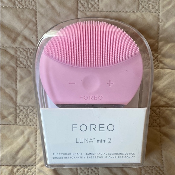 FOREO Luna Mini 2 Skincare Device - Light Pink
